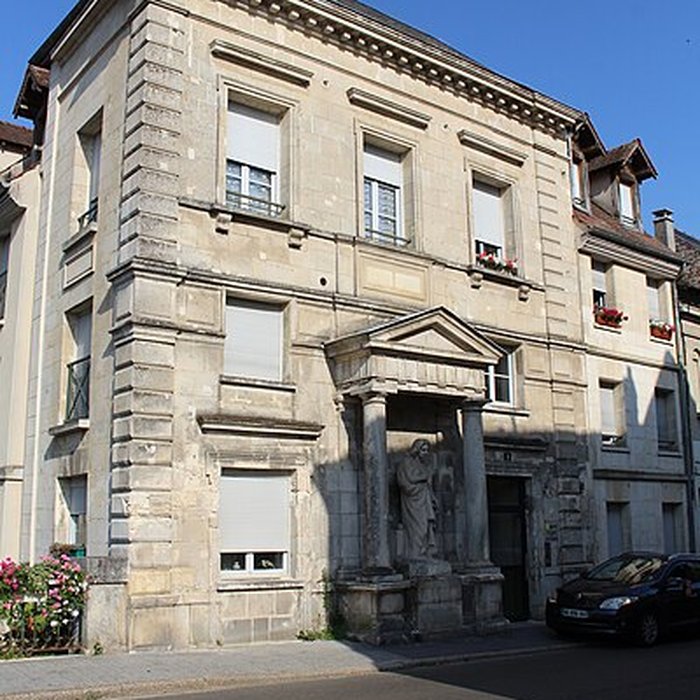 Photo de Statue de Racine à La Ferté-Milon