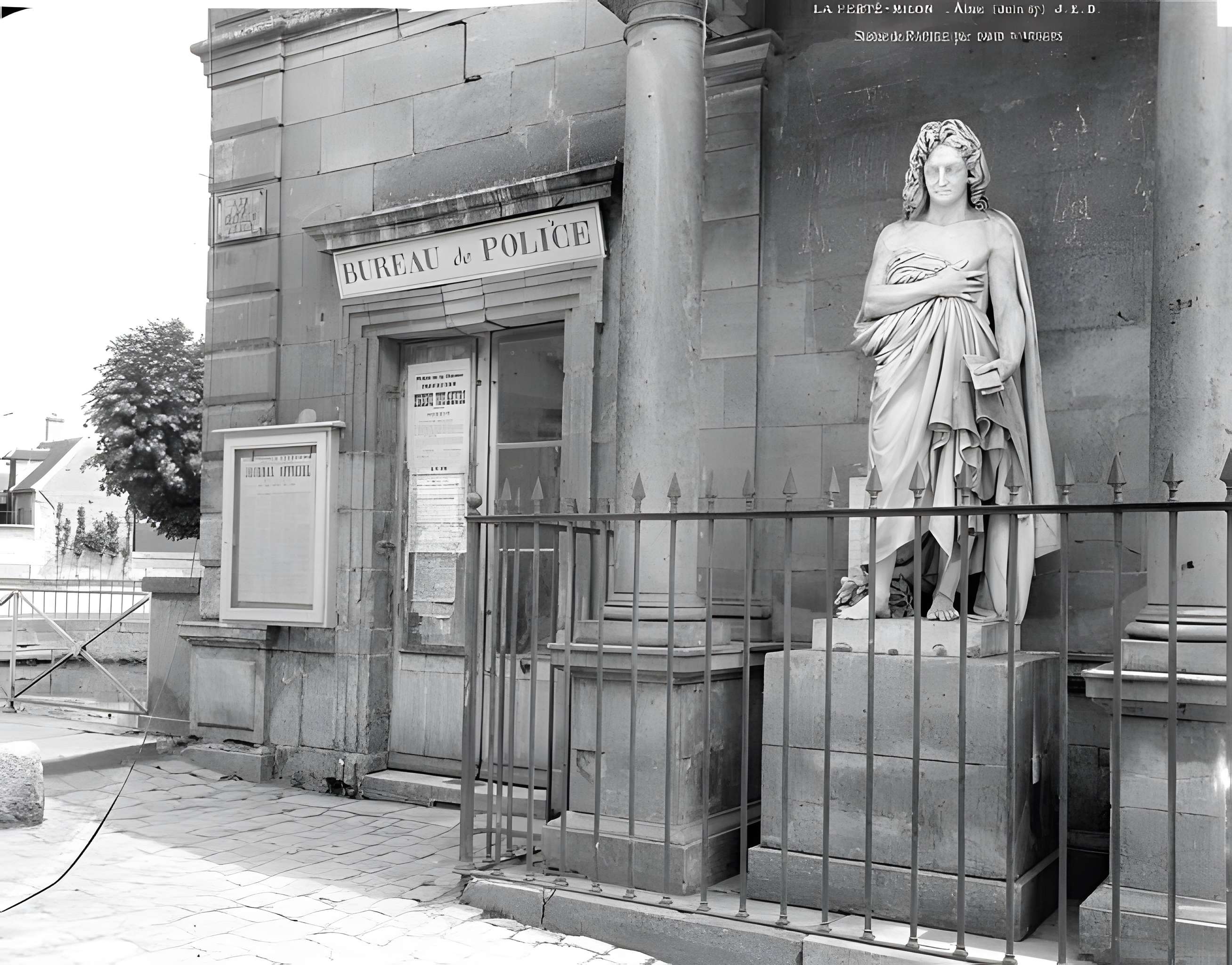Statue de Racine à La Ferté-Milon