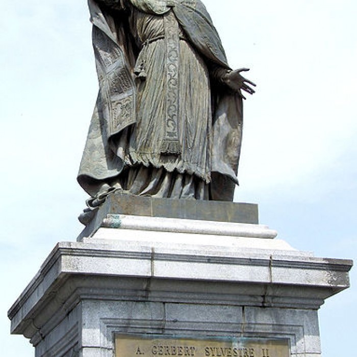 Photo de Statue du Pape Gerbert à Aurillac