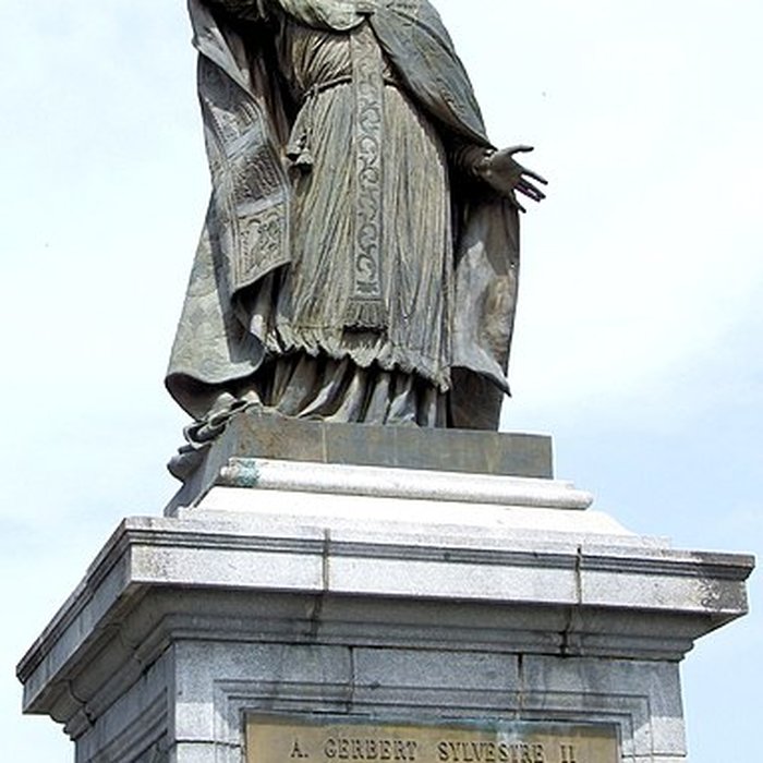Photo de Statue du Pape Gerbert à Aurillac