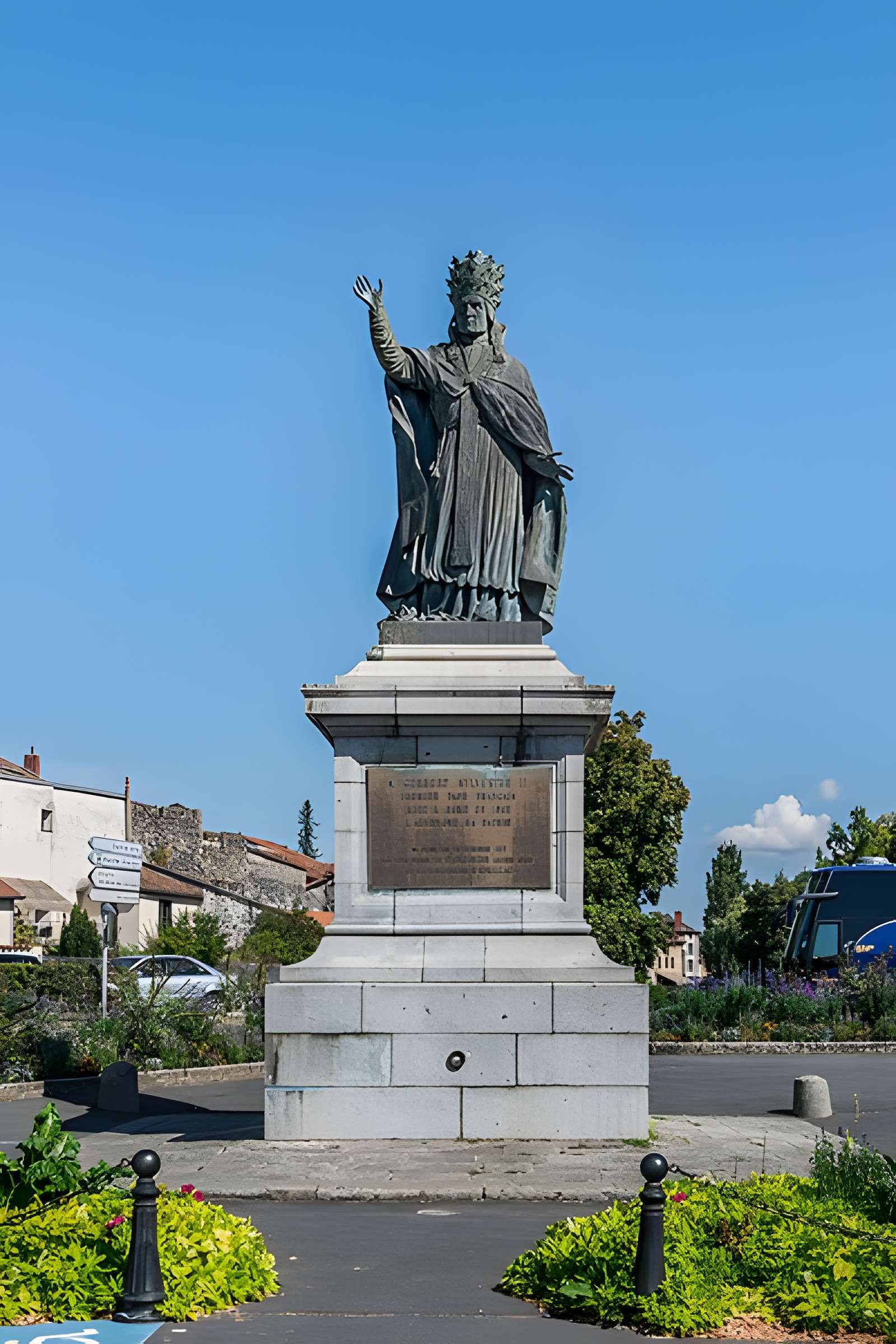 Statue du Pape Gerbert à Aurillac