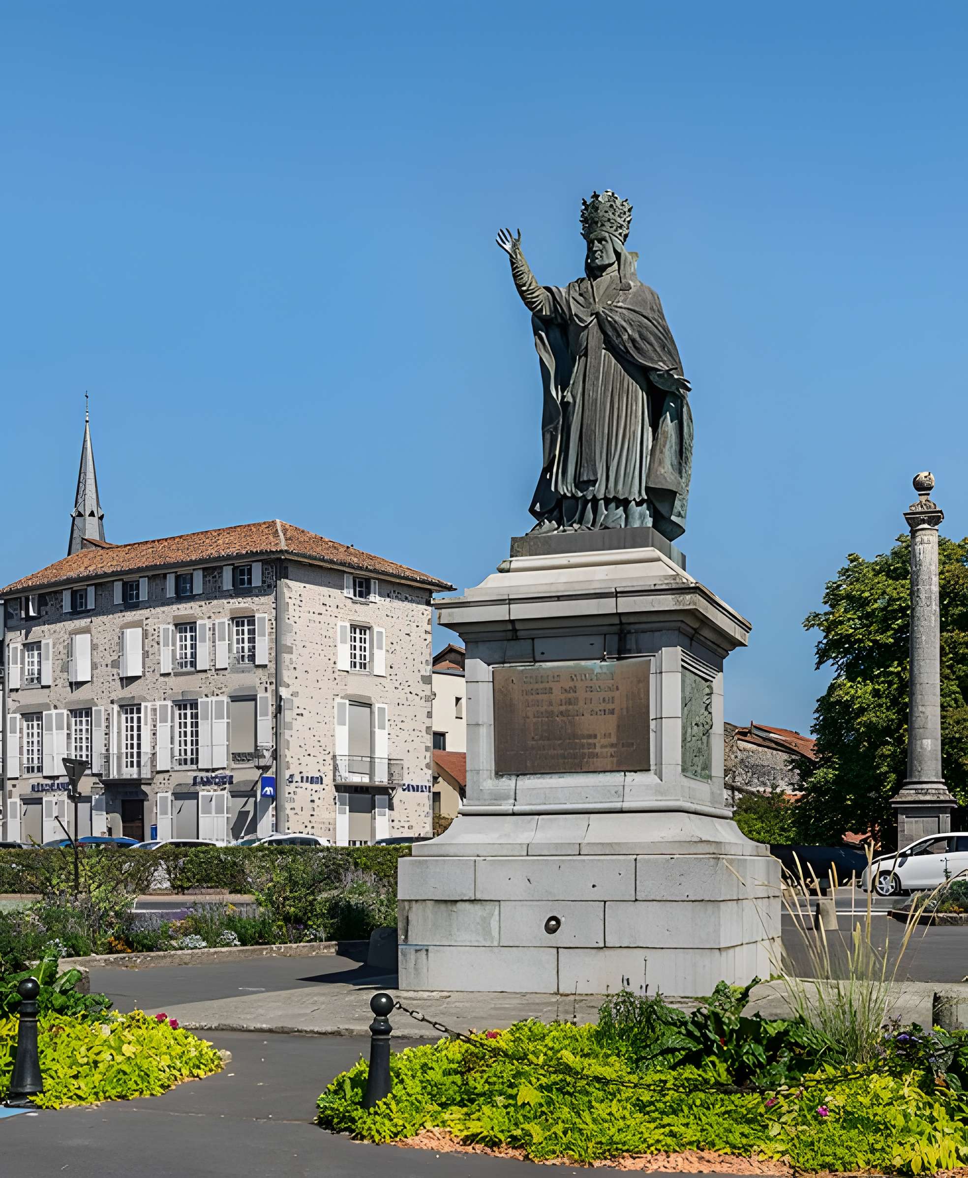 Statue du Pape Gerbert à Aurillac