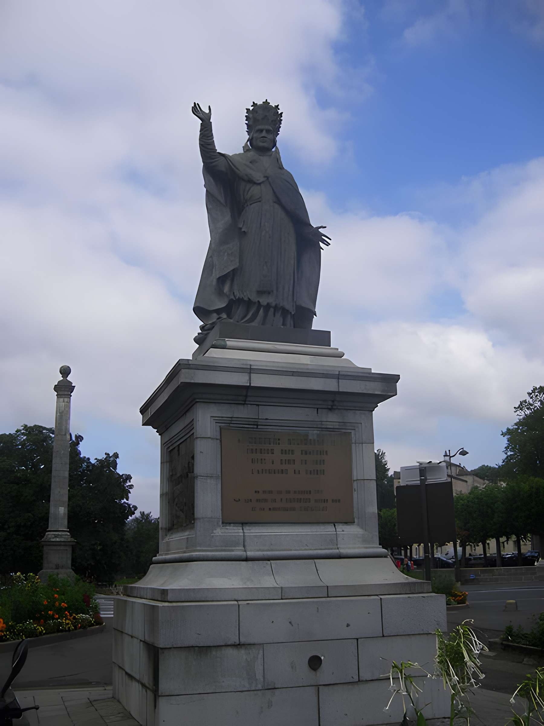 Statue du Pape Gerbert à Aurillac