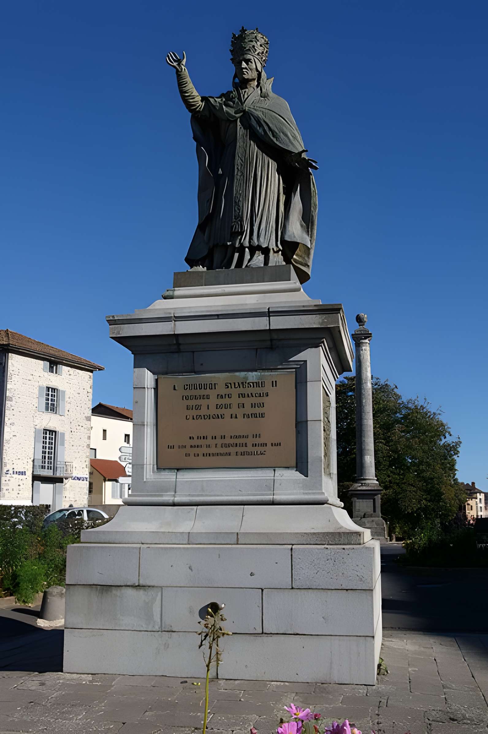 Statue du Pape Gerbert à Aurillac