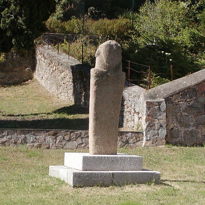 Photo de Figure antique dAppriciani rocher sculpté en forme de tête humaine