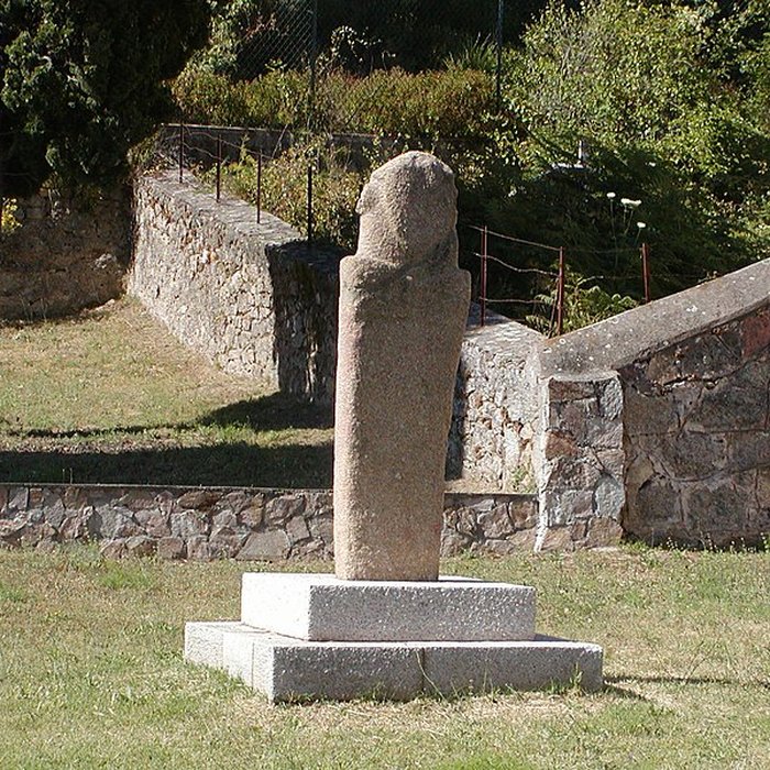 Photo de Figure antique dAppriciani rocher sculpté en forme de tête humaine