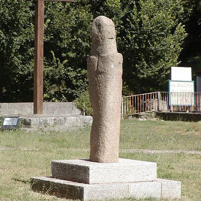 Photo de Figure antique dAppriciani rocher sculpté en forme de tête humaine