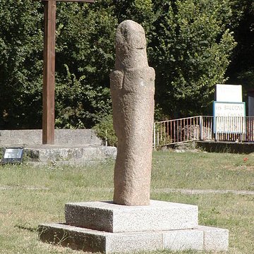 Figure antique dAppriciani rocher sculpté en forme de tête humaine