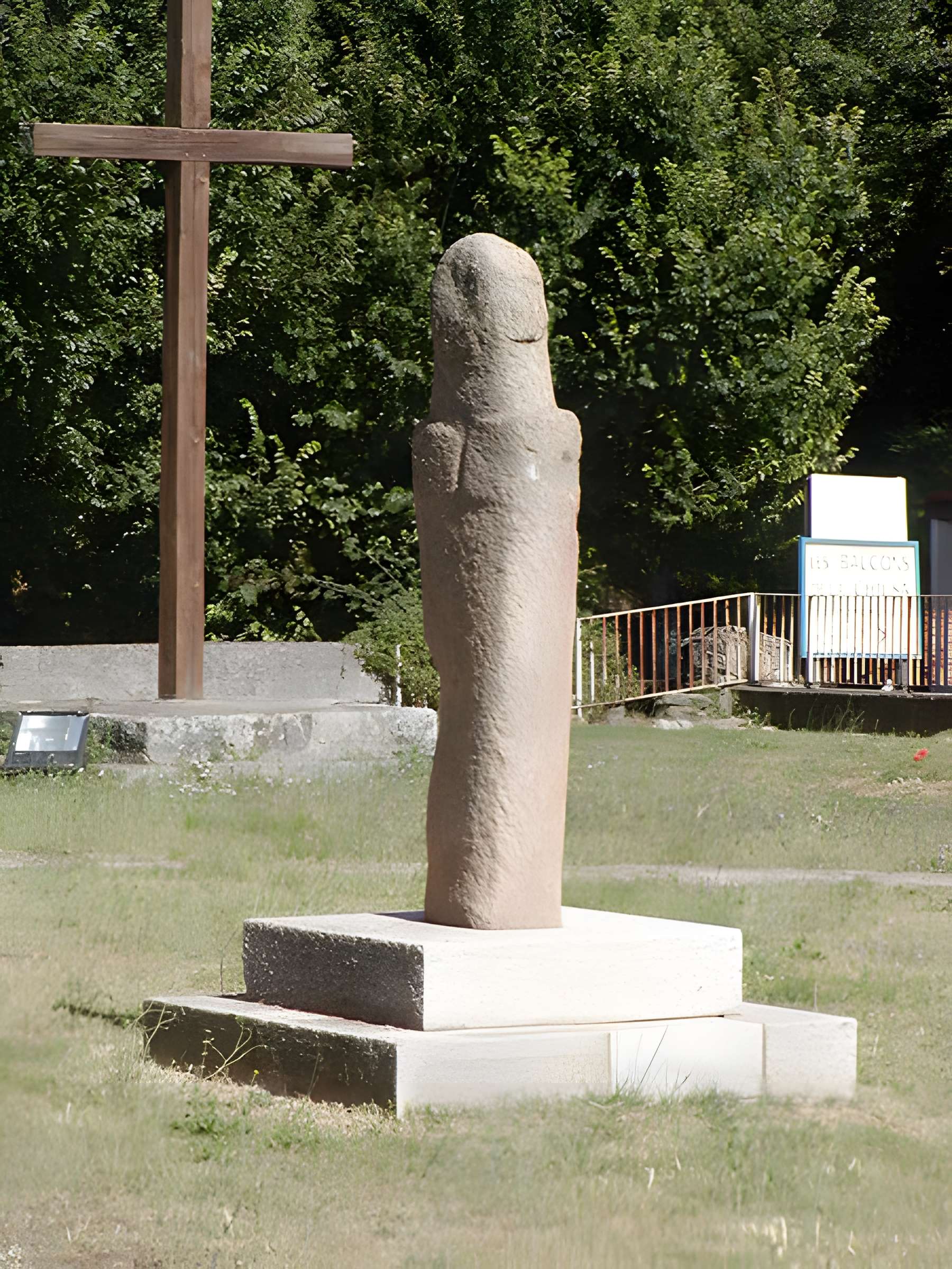 Figure antique d'Appriciani (rocher sculpté en forme de tête humaine)