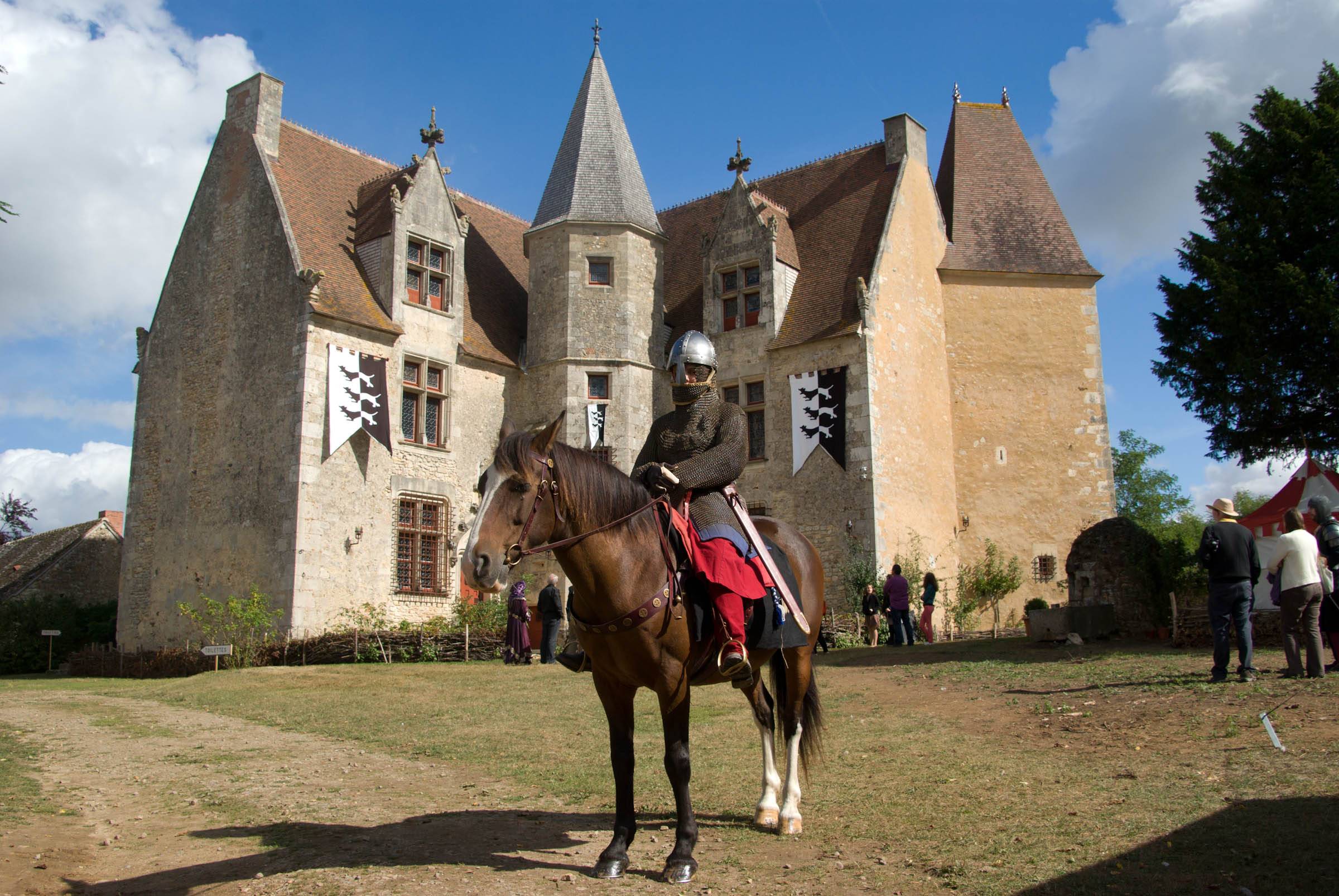 Logis de Moullins à Saint-Rémy-du-Val