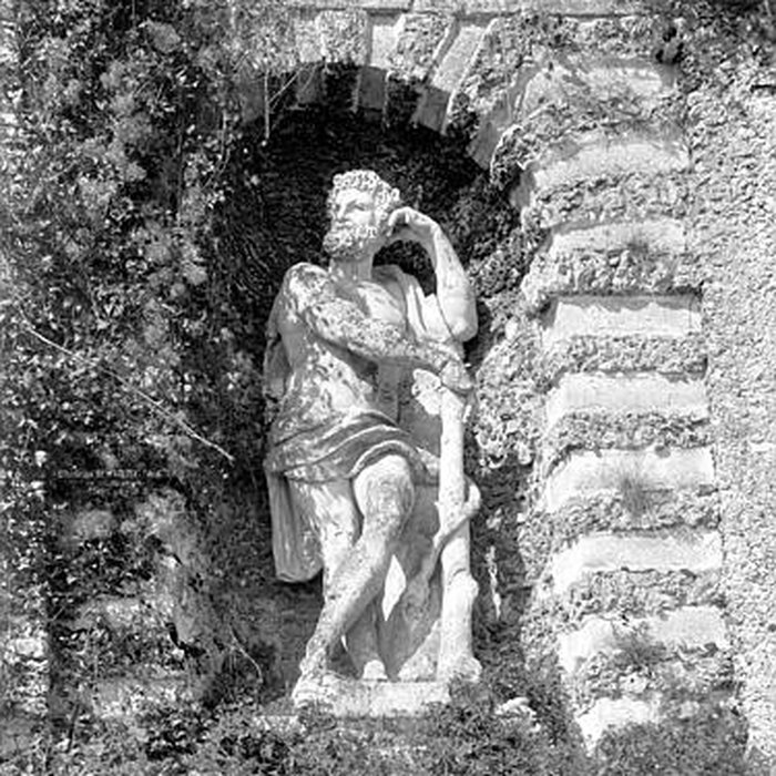 Photo de Terrasse et grotte de rocaille à Juvisy-sur-Orge