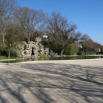 Terrasse et grotte de rocaille à Juvisy-sur-Orge