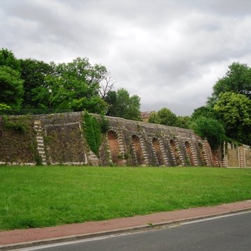 Terrasse et grotte de rocaille à Juvisy-sur-Orge
