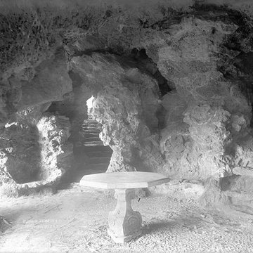 Terrasse et grotte de rocaille à Juvisy-sur-Orge