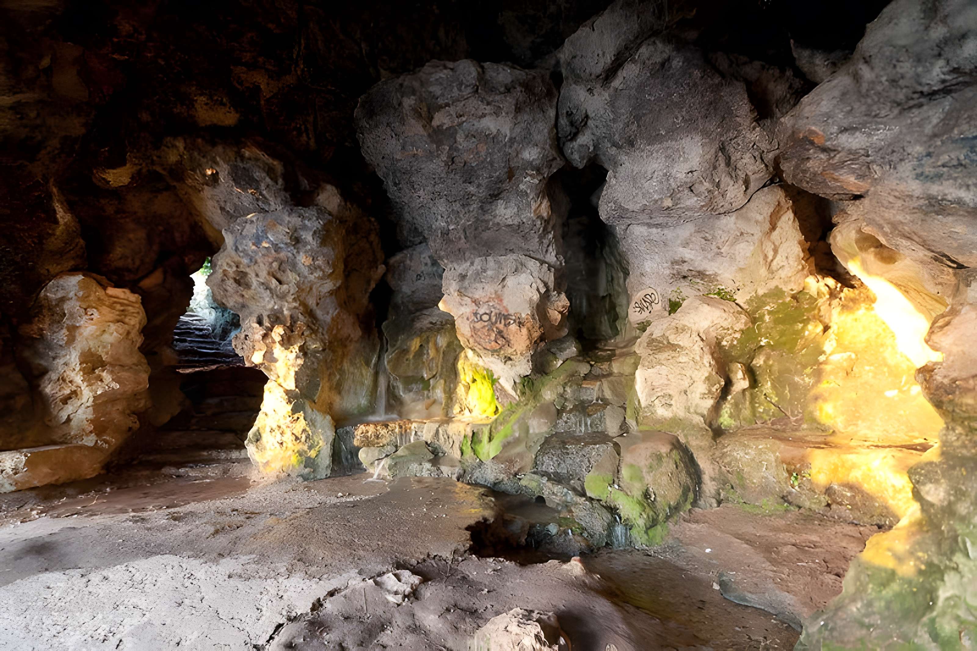 Terrasse et grotte de rocaille à Juvisy-sur-Orge 
