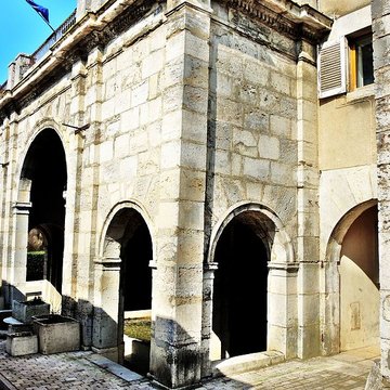 Mairie-lavoir de Bucey-lès-Gy