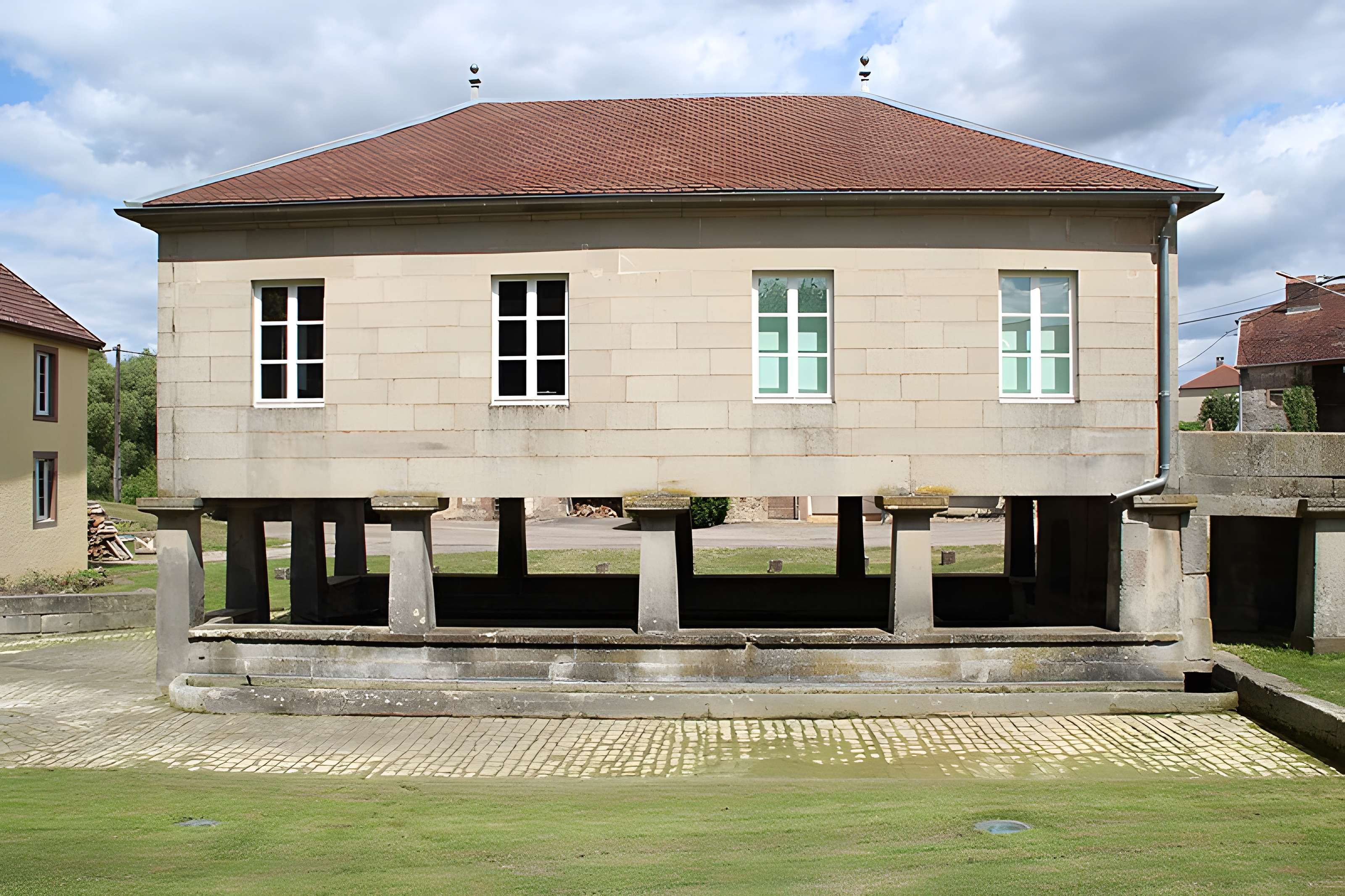 Mairie-lavoir de Mailleroncourt-Saint-Pancras