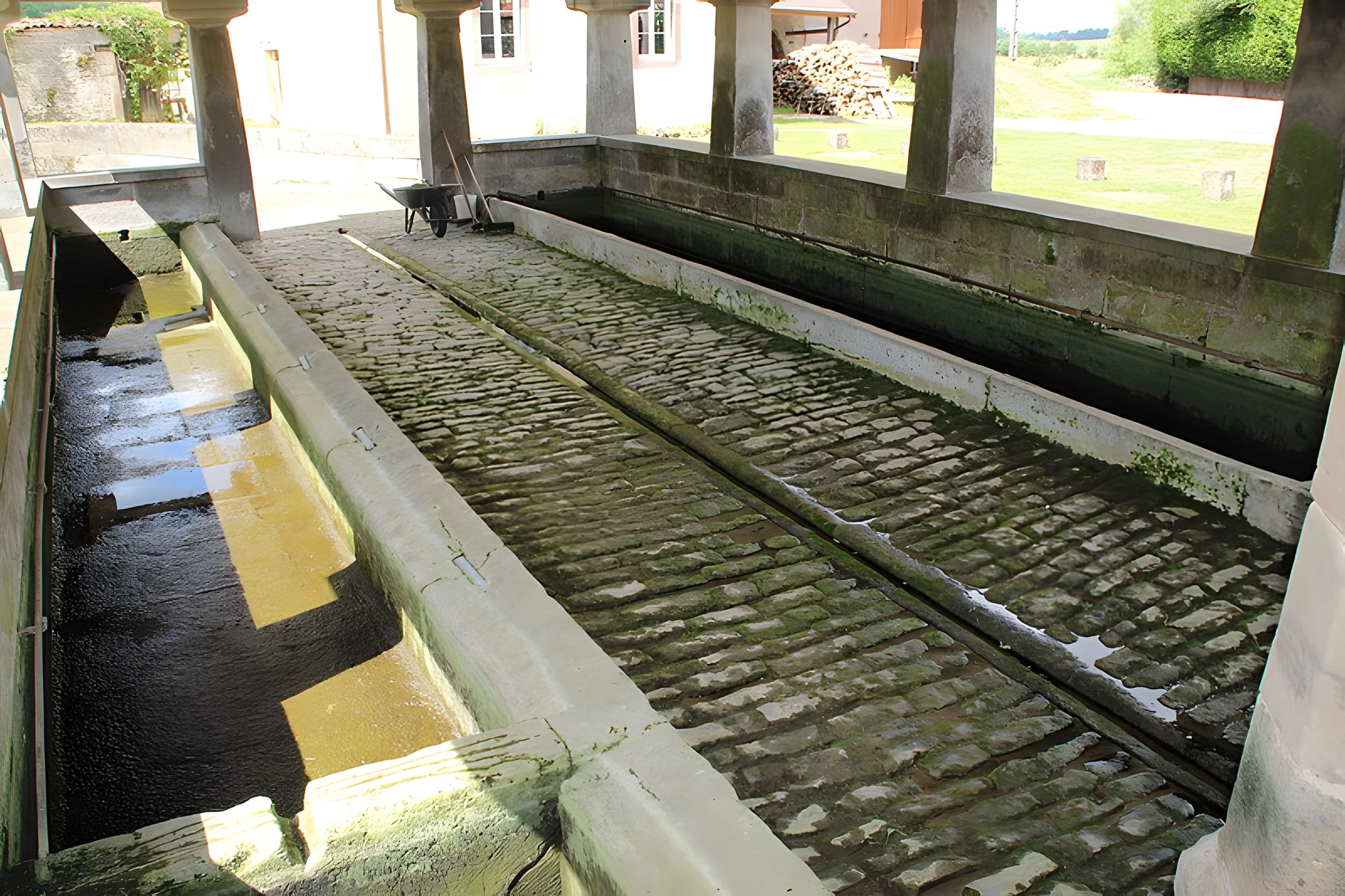 Mairie-lavoir de Mailleroncourt-Saint-Pancras