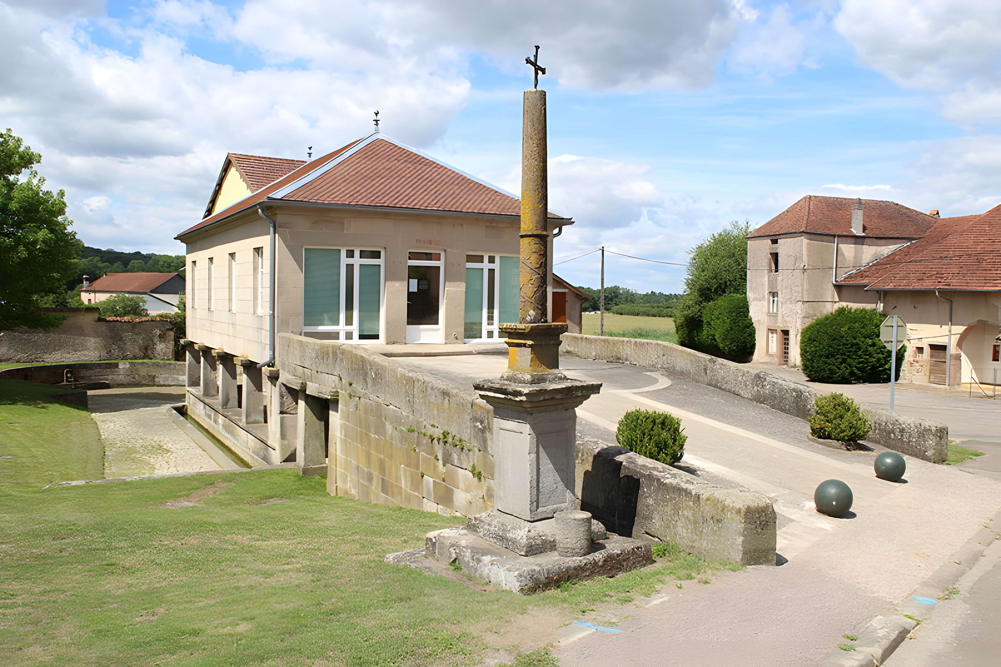 Mairie-lavoir de Mailleroncourt-Saint-Pancras