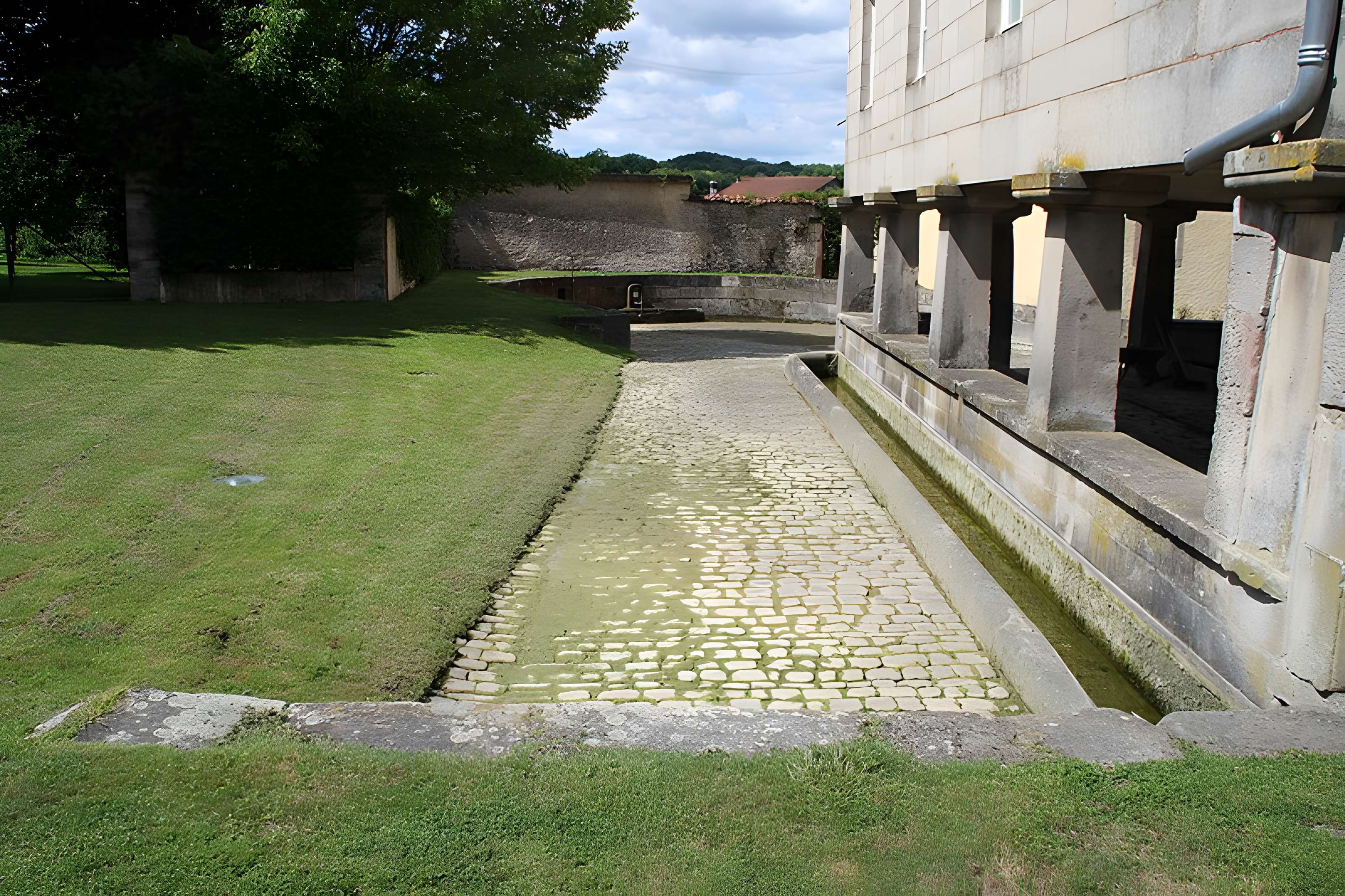 Mairie-lavoir de Mailleroncourt-Saint-Pancras