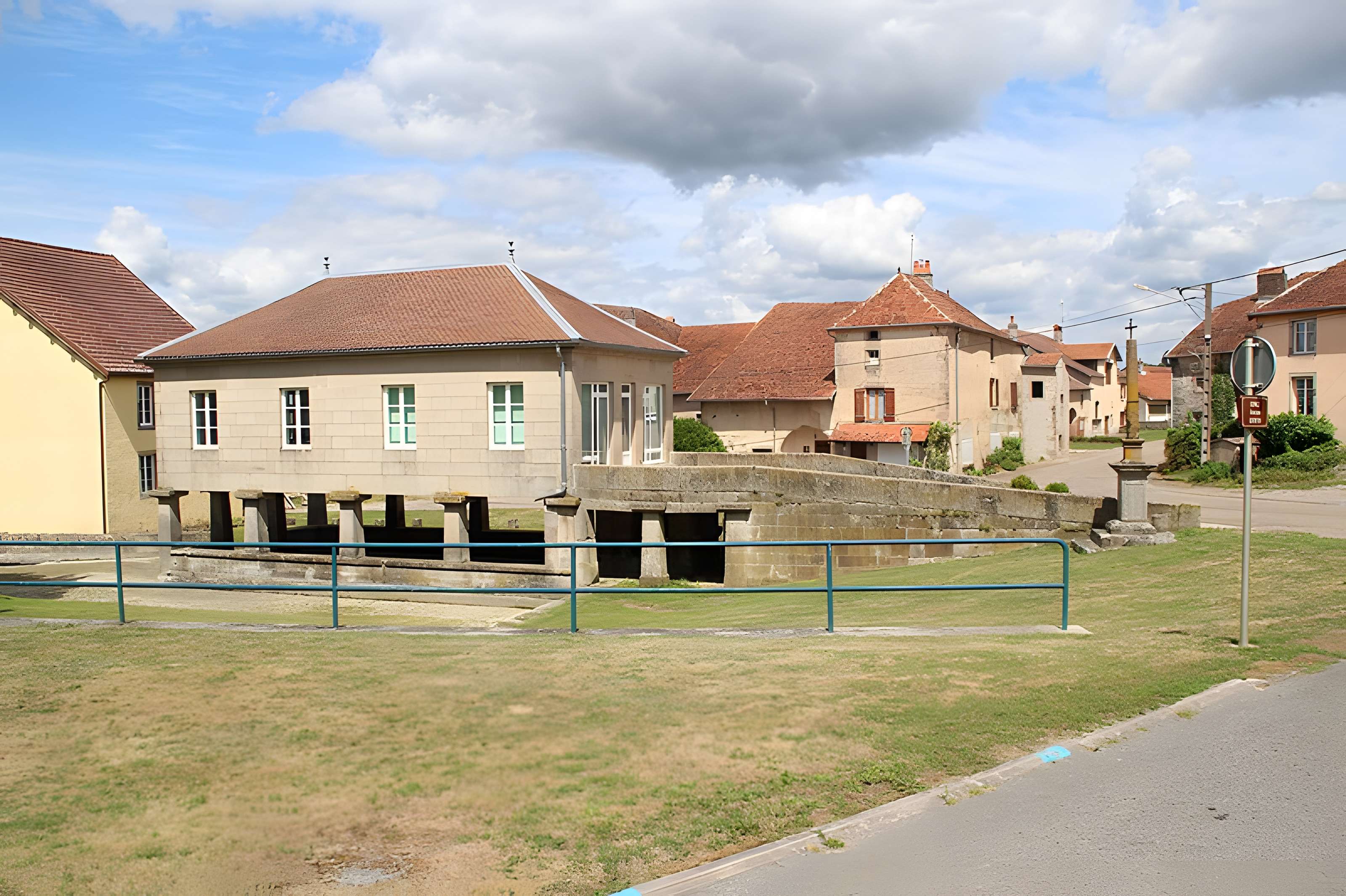 Mairie-lavoir de Mailleroncourt-Saint-Pancras