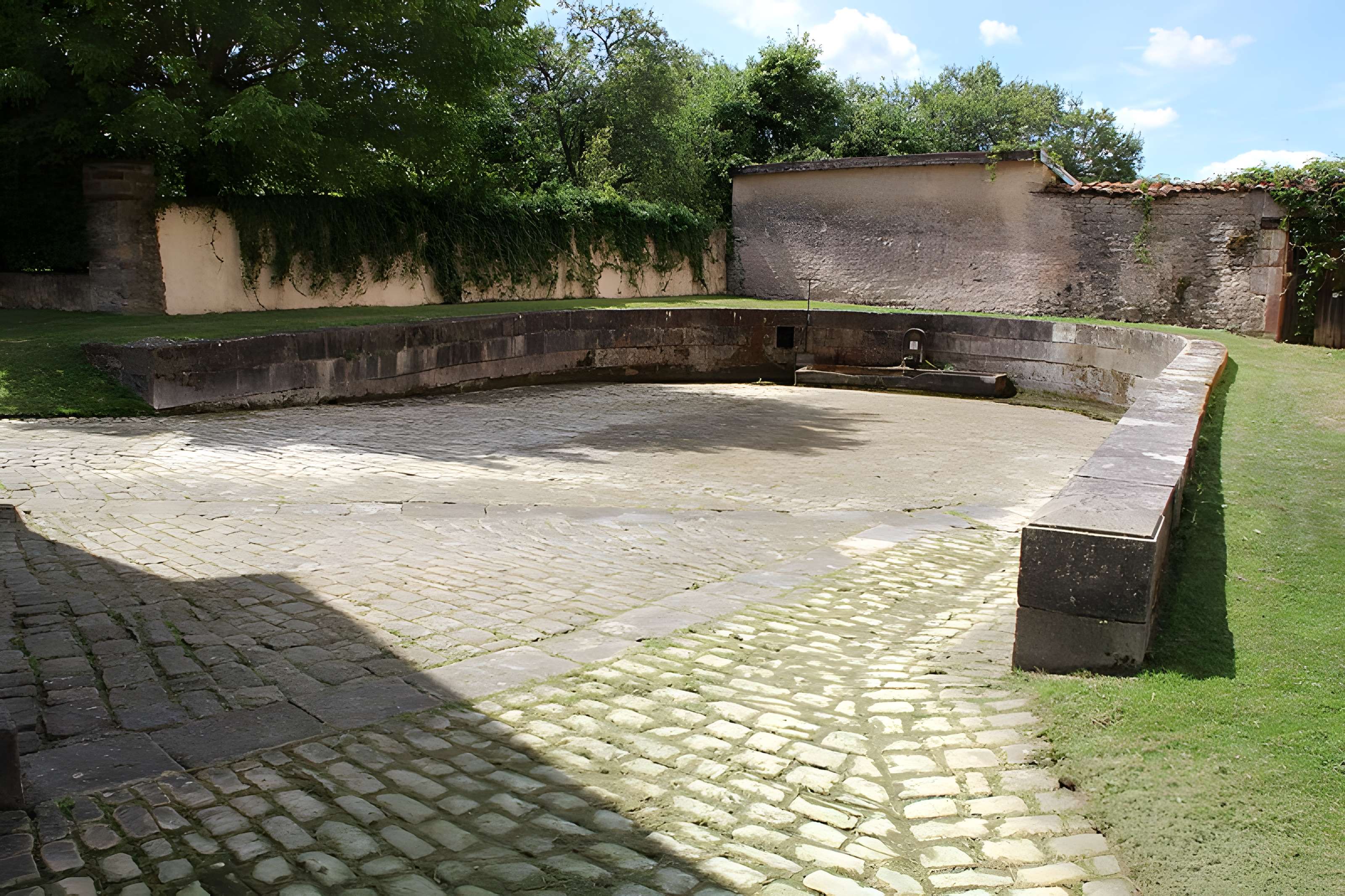 Mairie-lavoir de Mailleroncourt-Saint-Pancras