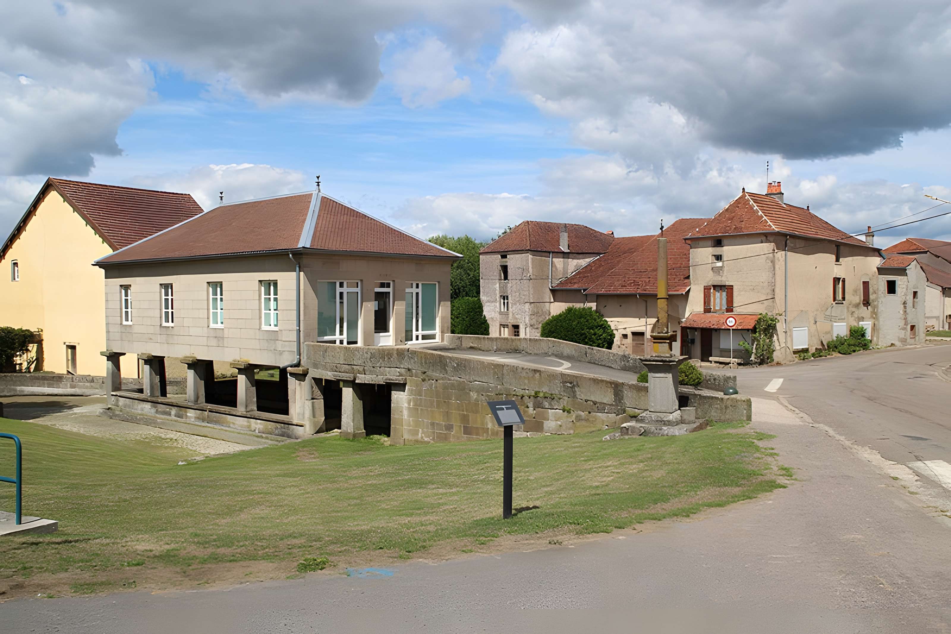 Mairie-lavoir de Mailleroncourt-Saint-Pancras
