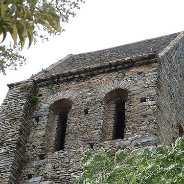 Tour de lancienne église de La Cropte