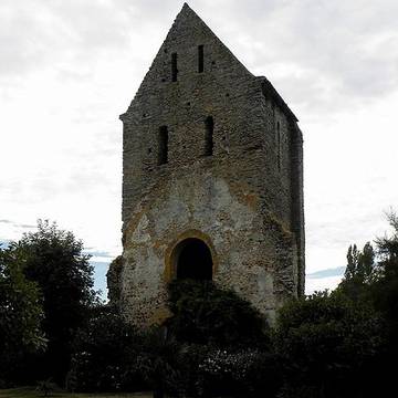 Tour de lancienne église de La Cropte