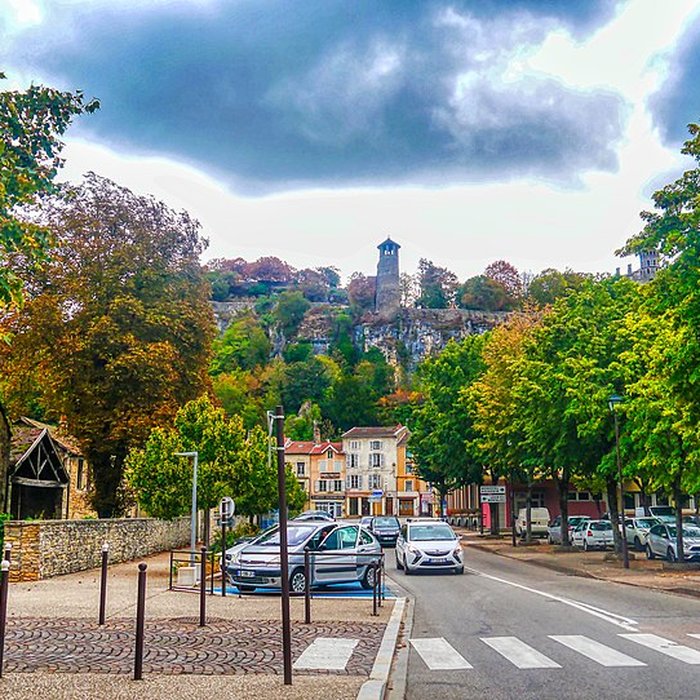Photo de Tour de lHorloge et Tour Saint-Hippolyte de Crémieu
