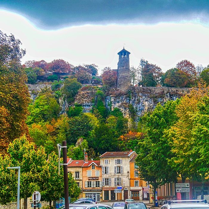 Photo de Tour de lHorloge et Tour Saint-Hippolyte de Crémieu