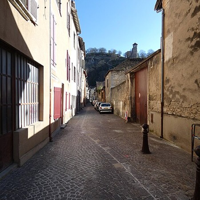 Photo de Tour de lHorloge et Tour Saint-Hippolyte de Crémieu