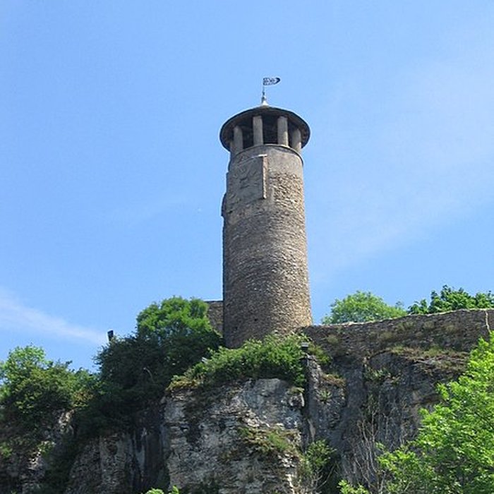 Photo de Tour de lHorloge et Tour Saint-Hippolyte de Crémieu