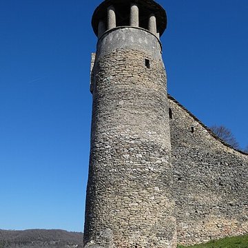 Tour de lHorloge et Tour Saint-Hippolyte de Crémieu