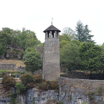 Tour de lHorloge et Tour Saint-Hippolyte de Crémieu