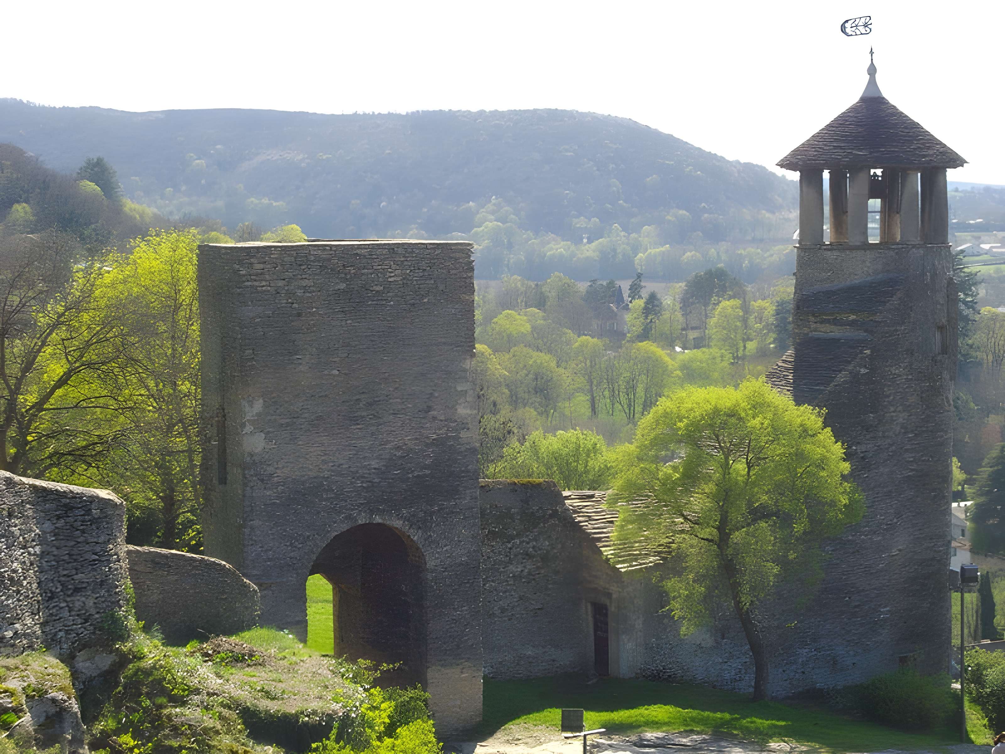 Tour de l'Horloge et Tour Saint-Hippolyte de Crémieu 