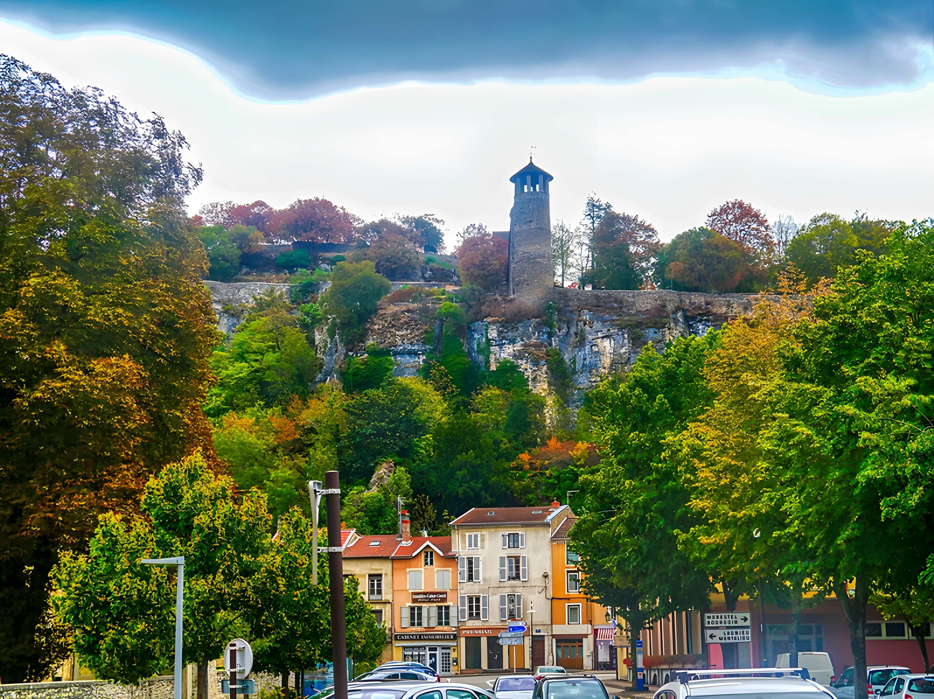 Tour de l'Horloge et Tour Saint-Hippolyte de Crémieu