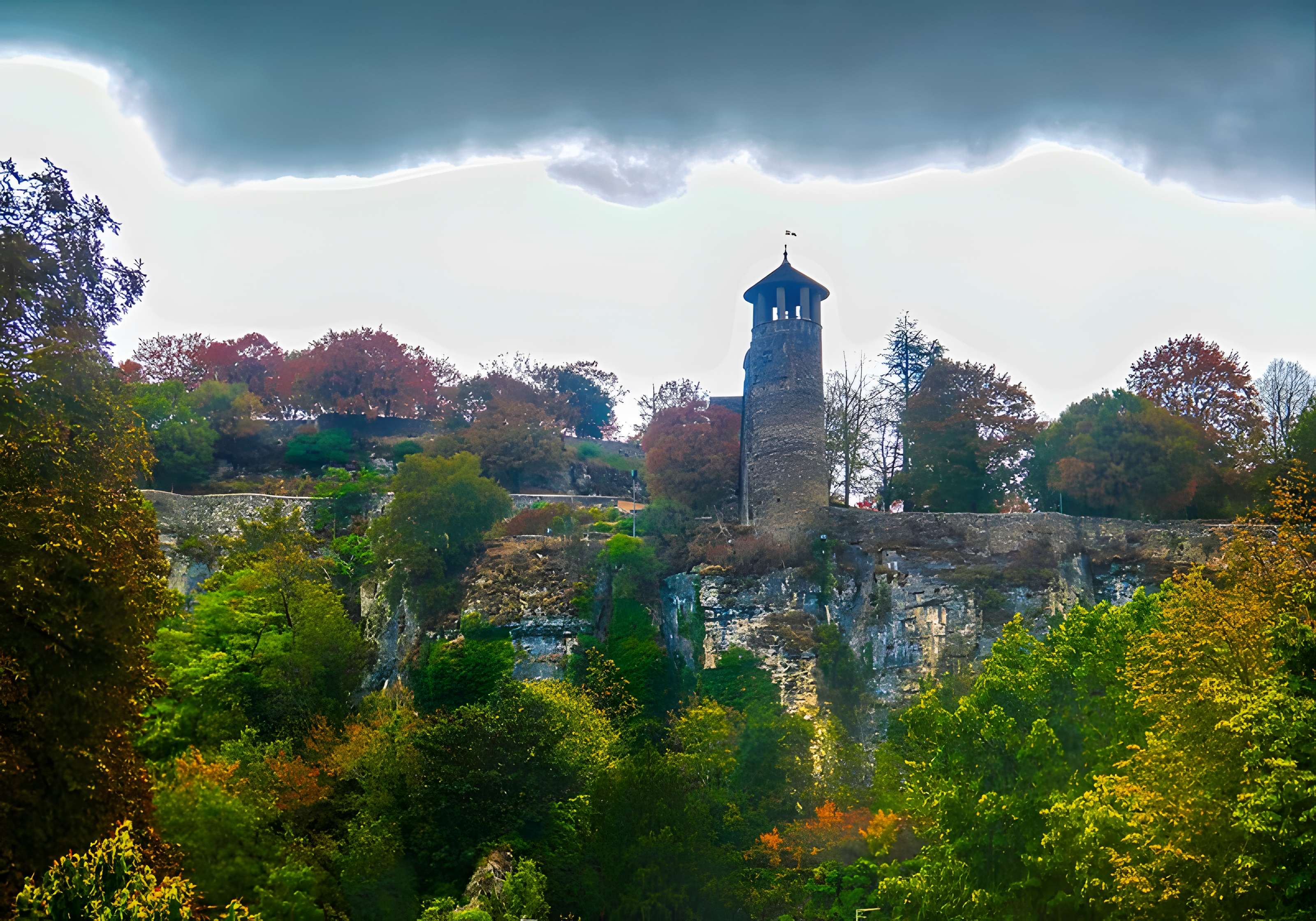Tour de l'Horloge et Tour Saint-Hippolyte de Crémieu