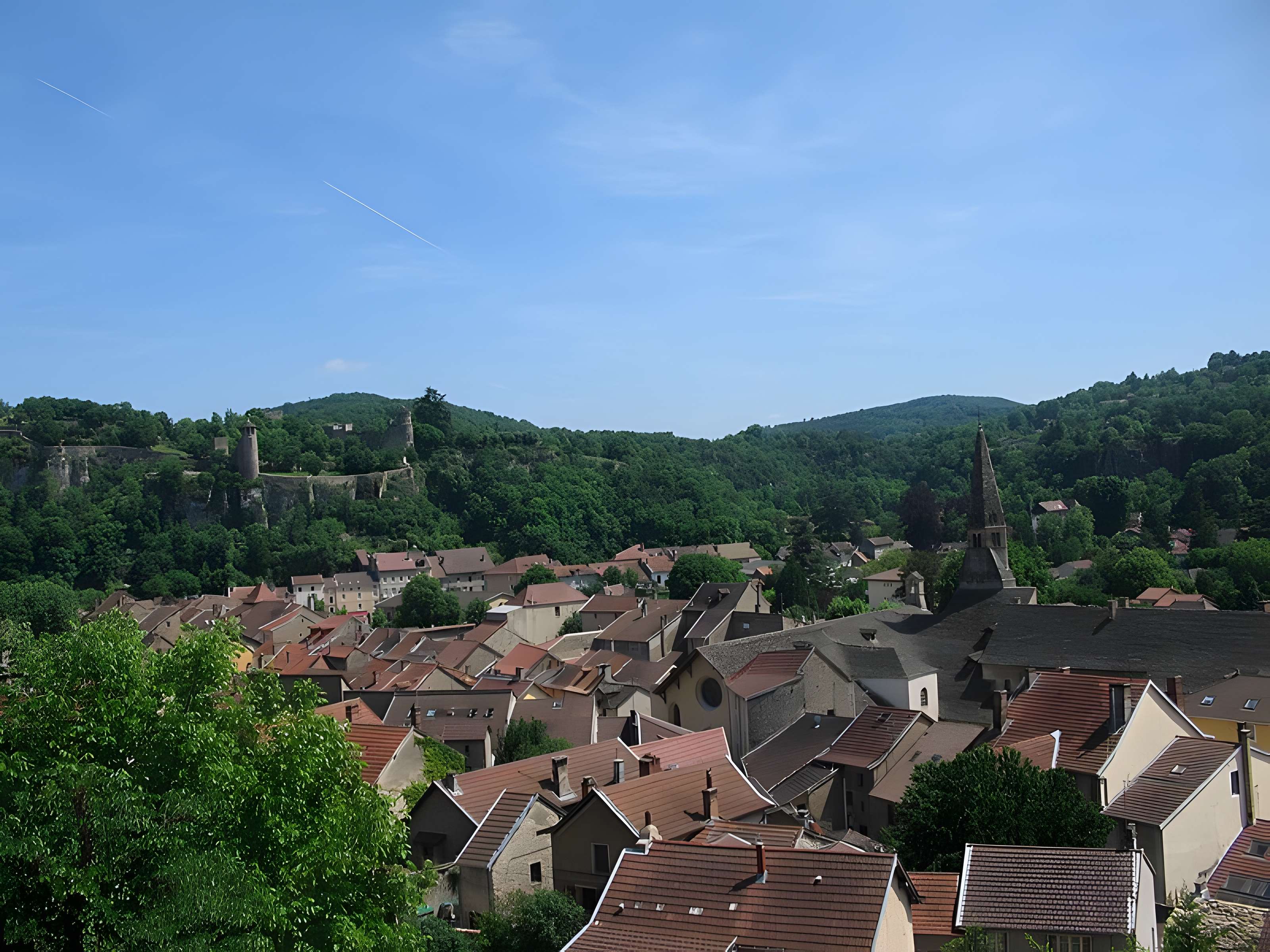 Tour de l'Horloge et Tour Saint-Hippolyte de Crémieu