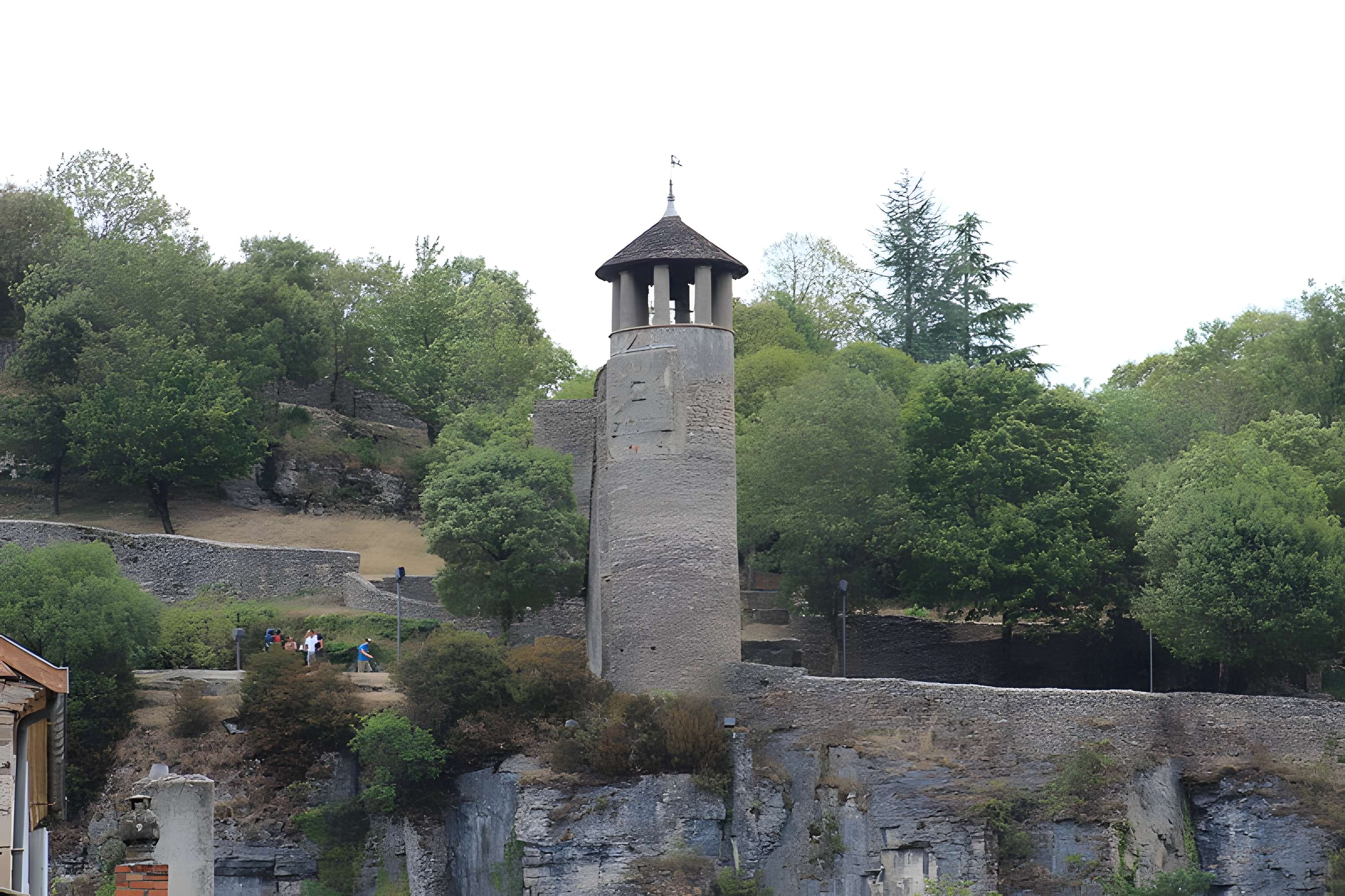 Tour de l'Horloge et Tour Saint-Hippolyte de Crémieu