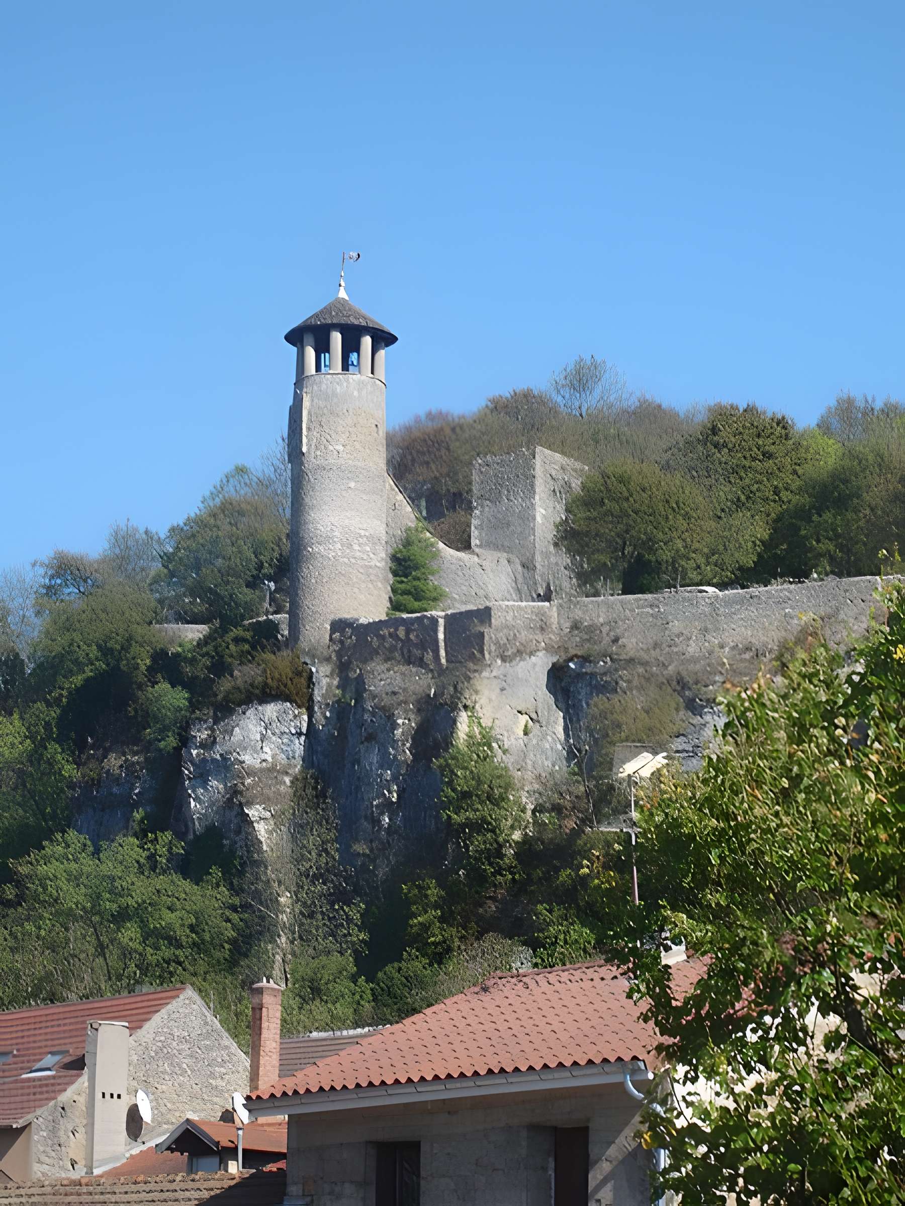Tour de l'Horloge et Tour Saint-Hippolyte de Crémieu