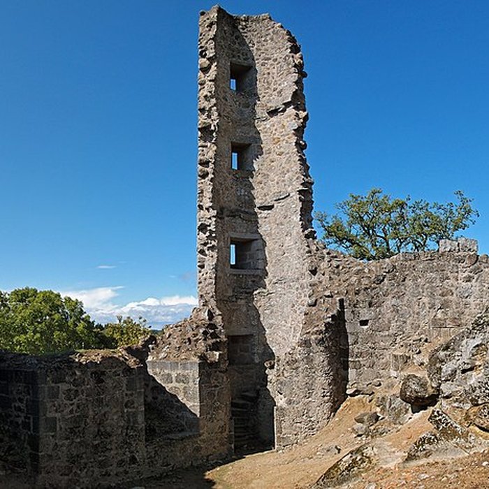 Photo de Tour de Piégut à Piégut-Pluviers