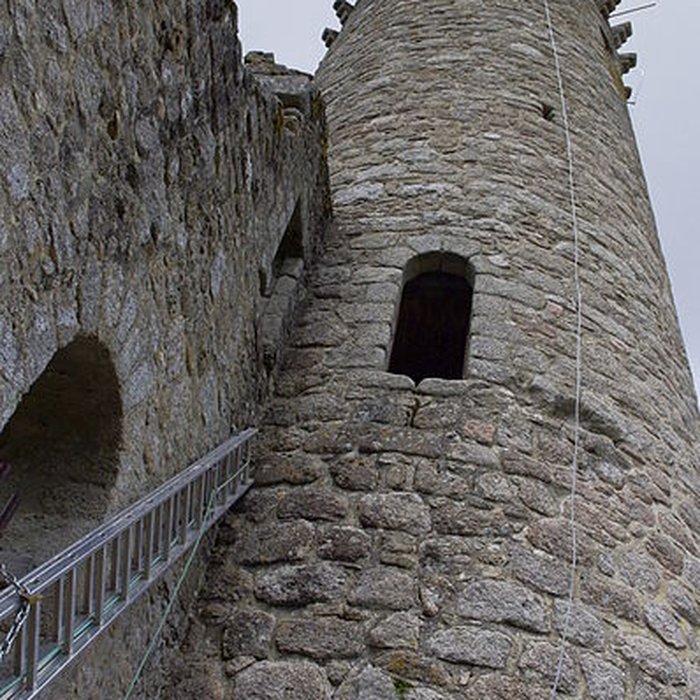 Photo de Tour de Piégut à Piégut-Pluviers