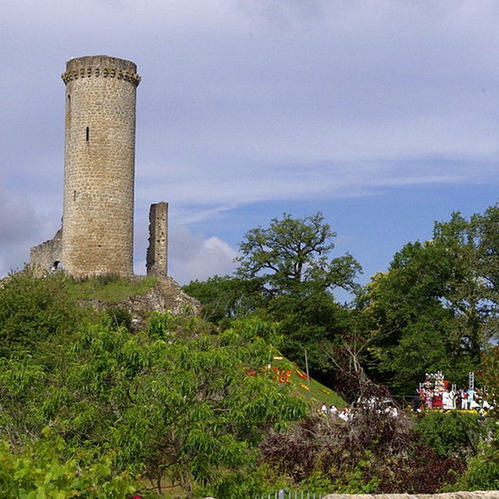Photo de Tour de Piégut à Piégut-Pluviers