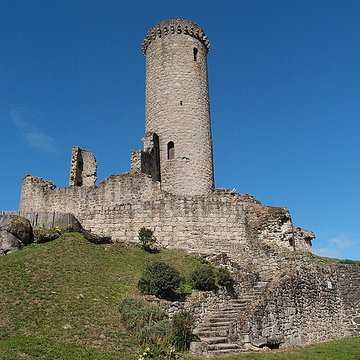 Tour de Piégut à Piégut-Pluviers