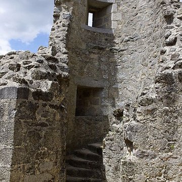 Tour de Piégut à Piégut-Pluviers
