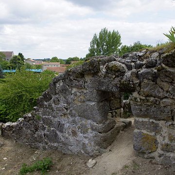 Tour de Piégut à Piégut-Pluviers