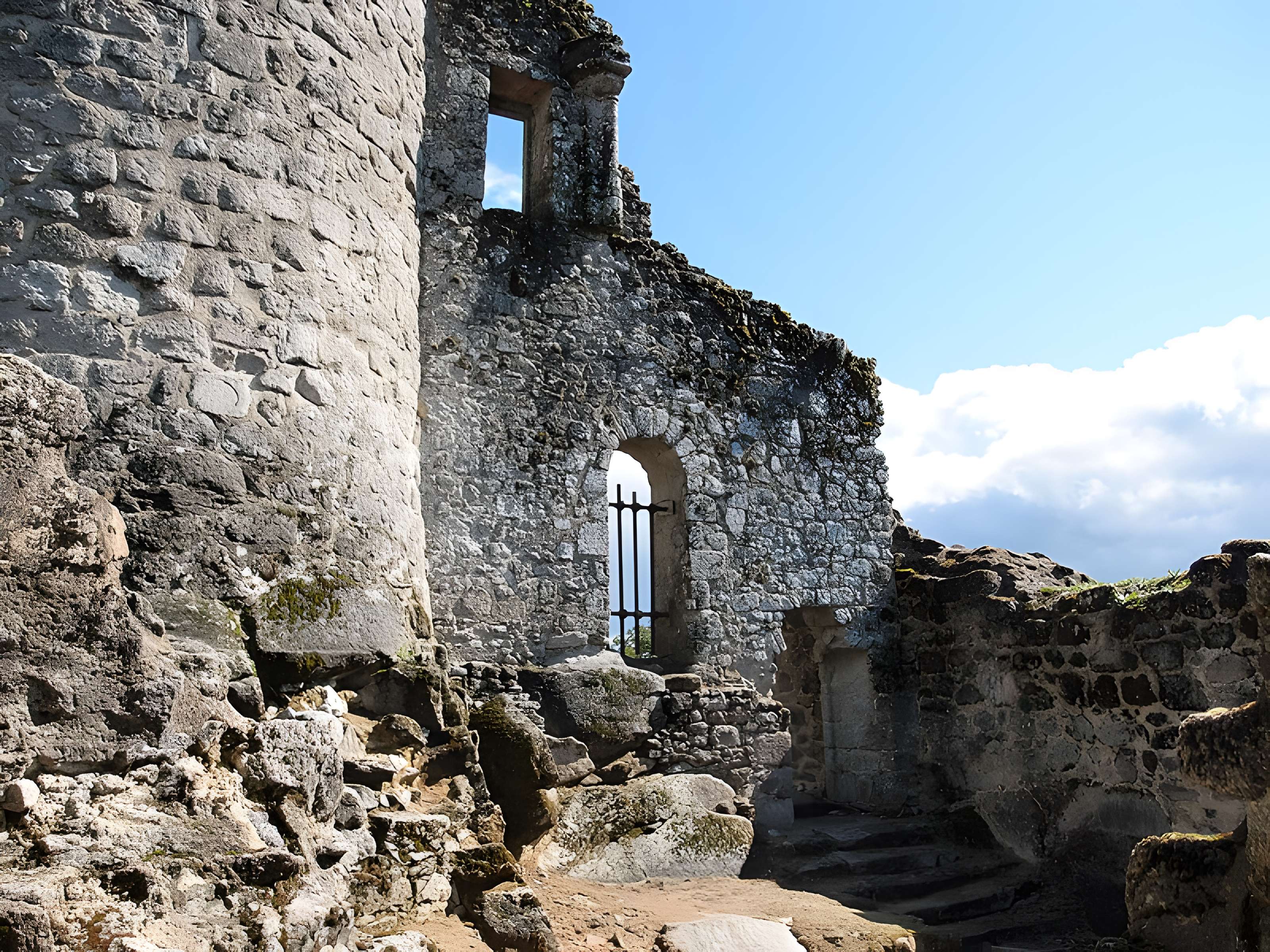 Tour de Piégut à Piégut-Pluviers