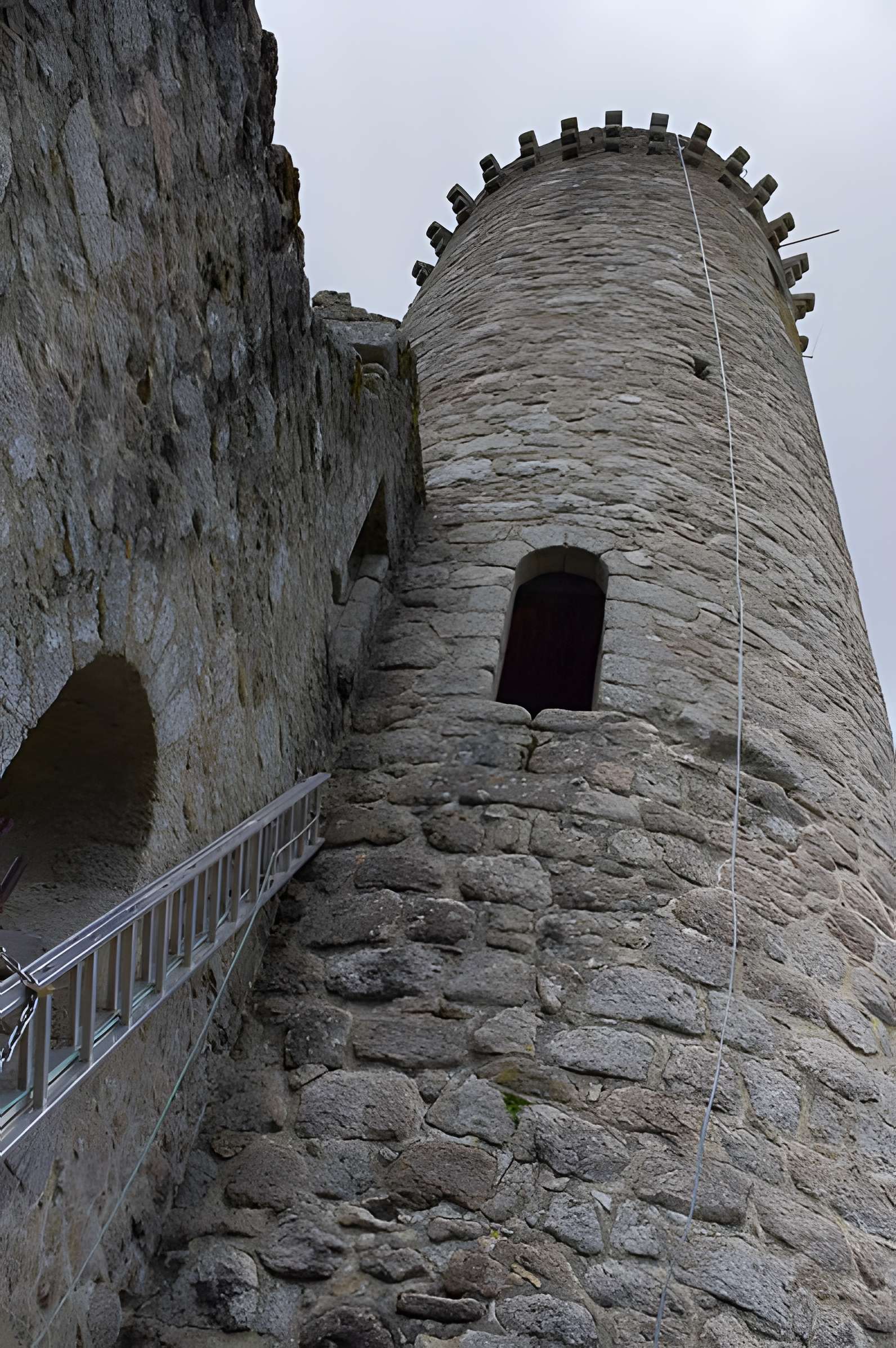 Tour de Piégut à Piégut-Pluviers