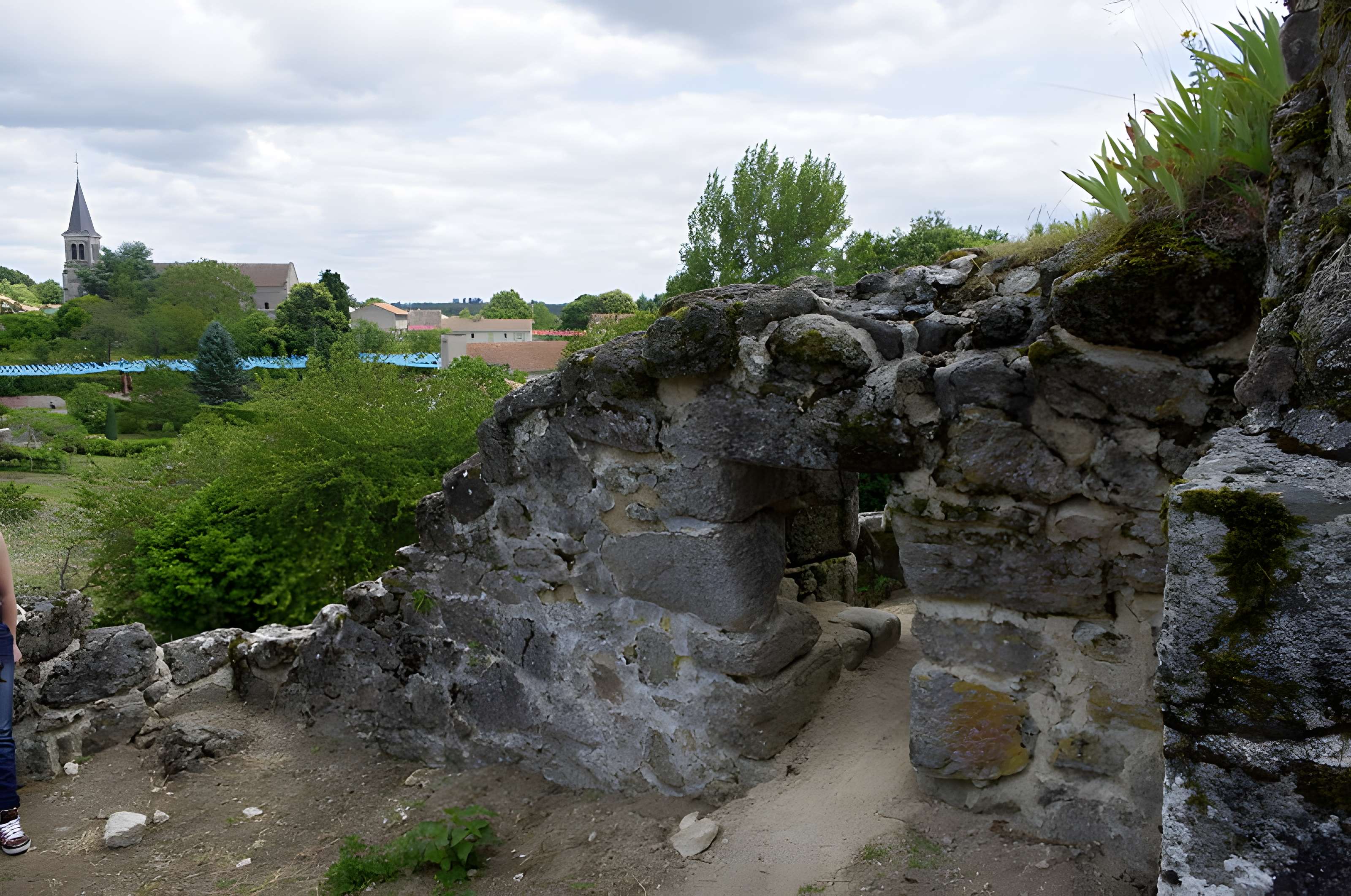 Tour de Piégut à Piégut-Pluviers